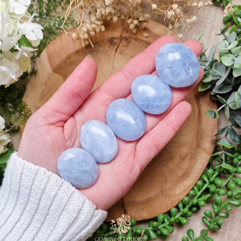 blauwe-calciet-knuffelsteen-edelsteen