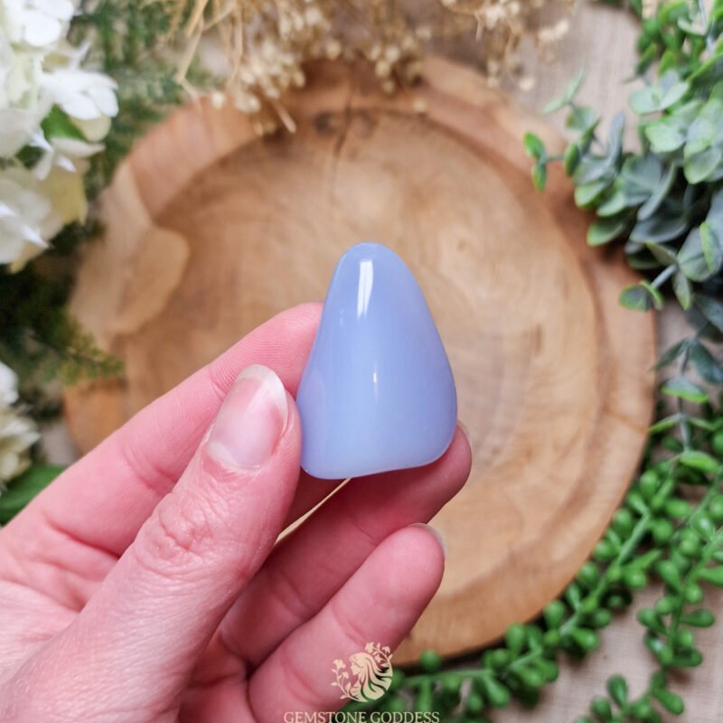 blauwe-chalcedoon-getrommelde-steen