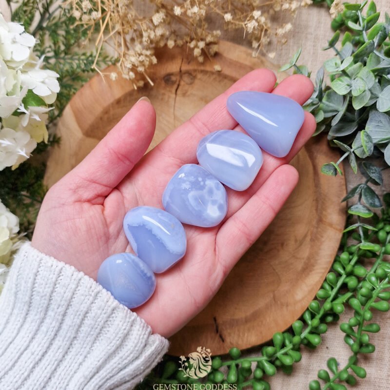 blauwe-chalcedoon-knuffelsteen-edelsteen