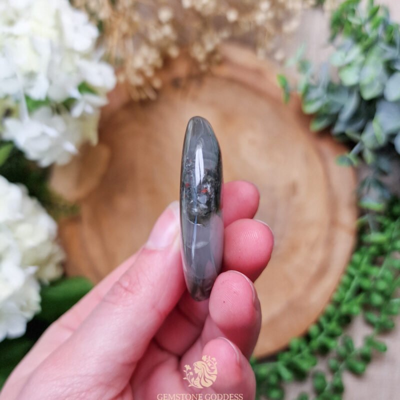 bloedsteen-platte-steen-edelsteen