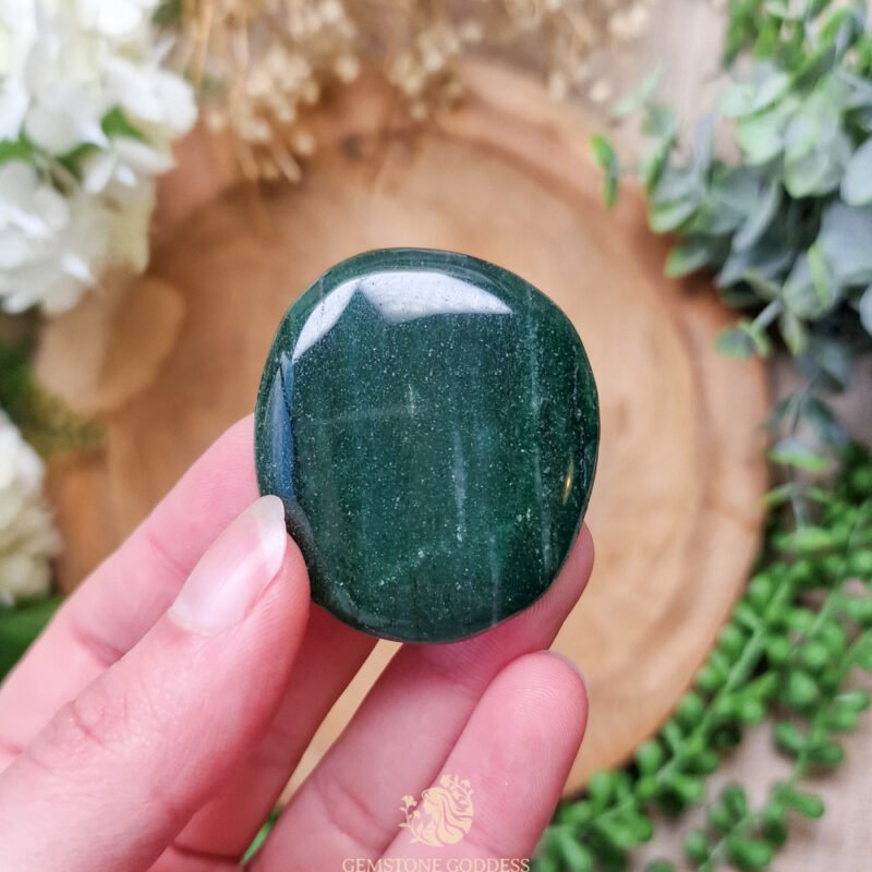 fuchsiet-gladde-steen-edelsteen