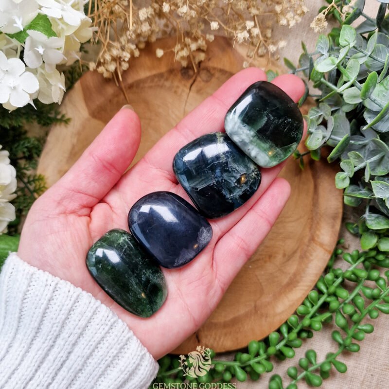 groene-kyaniet-oplegger-edelsteen