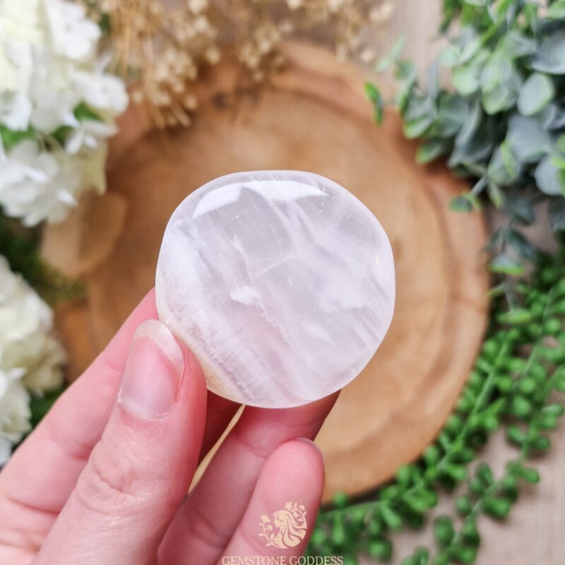 mangano-calciet-gladde-steen-edelsteen