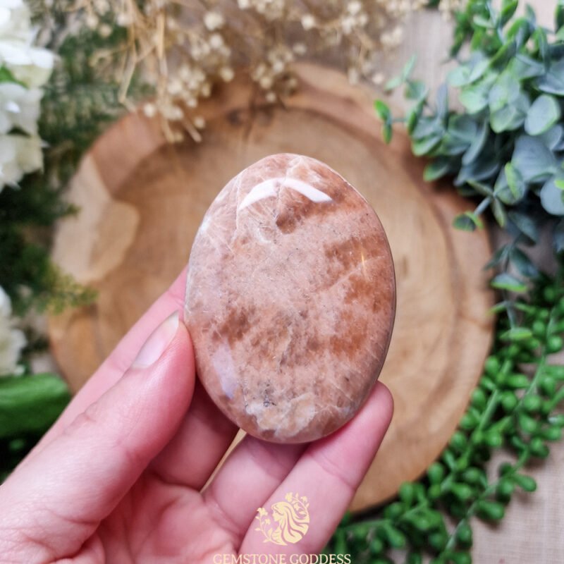 roze-maansteen-grote-edelsteen