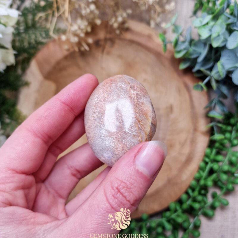 roze-maansteen-platte-edelsteen