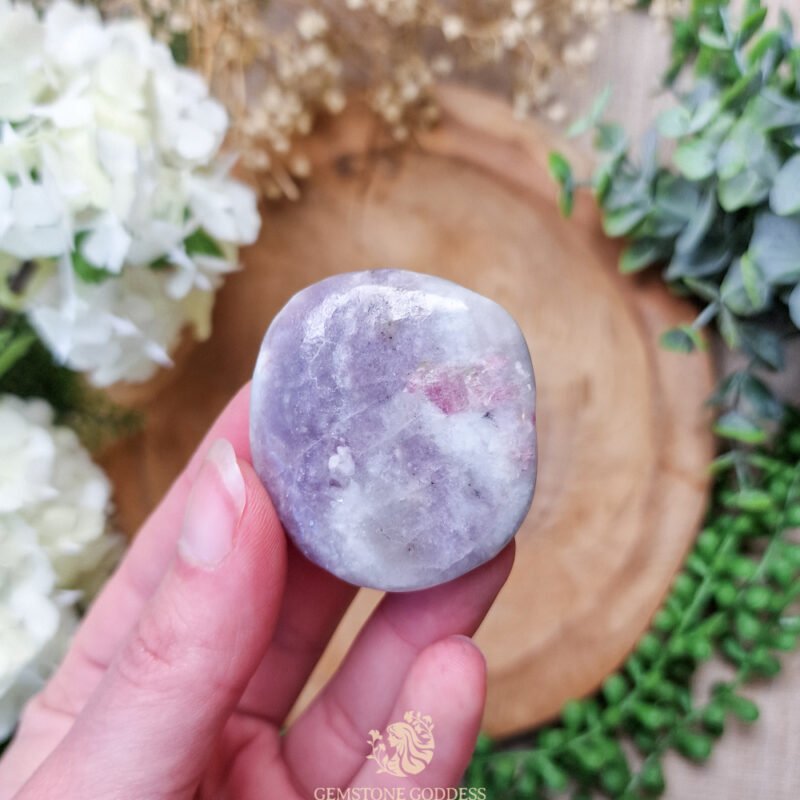 rubelliet-lepidoliet-gladde-steen-edelsteen