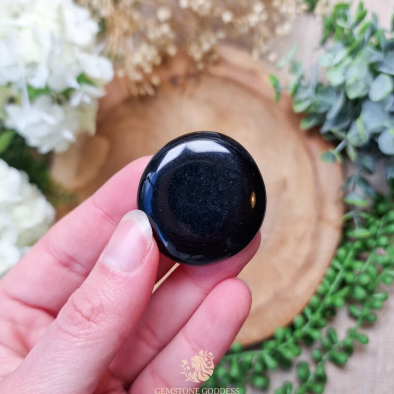 zwarte-obsidiaan-gladde-steen-edelsteen