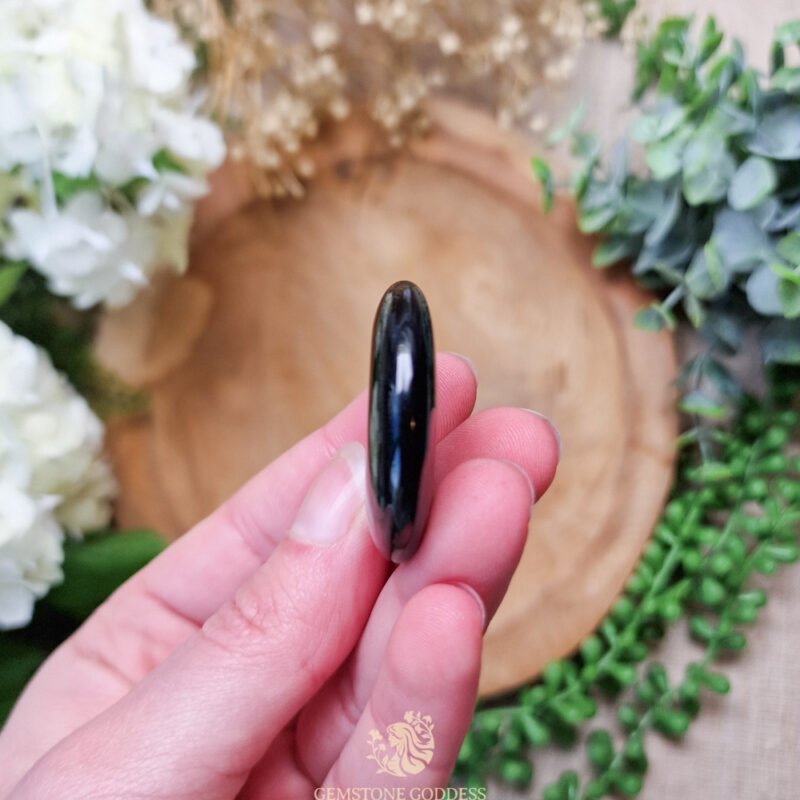 zwarte-obsidiaan-platte-steen-edelsteen