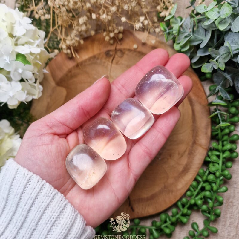 clear-smelt-quartz-knuffelsteen-edelsteen