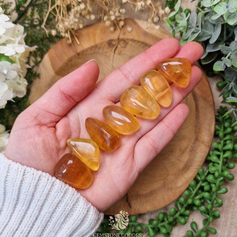 gele-fluoriet-knuffelsteen-edelsteen