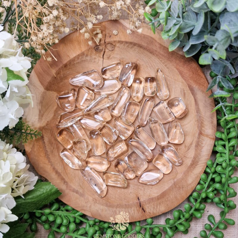 gele-scapoliet-trommelsteen-edelsteen