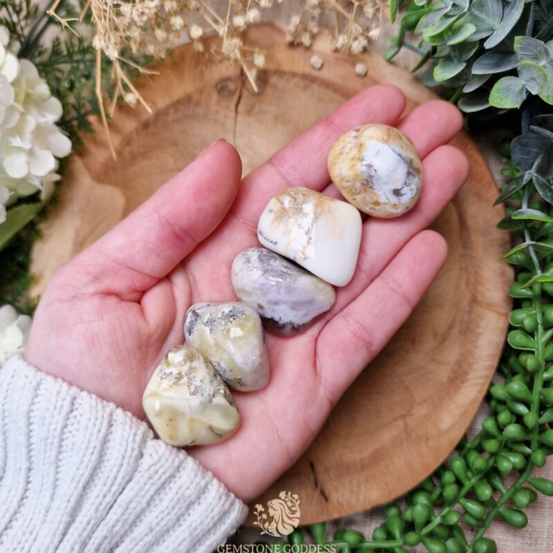 gele-dendriet-opaal-knuffelsteen-edelsteen