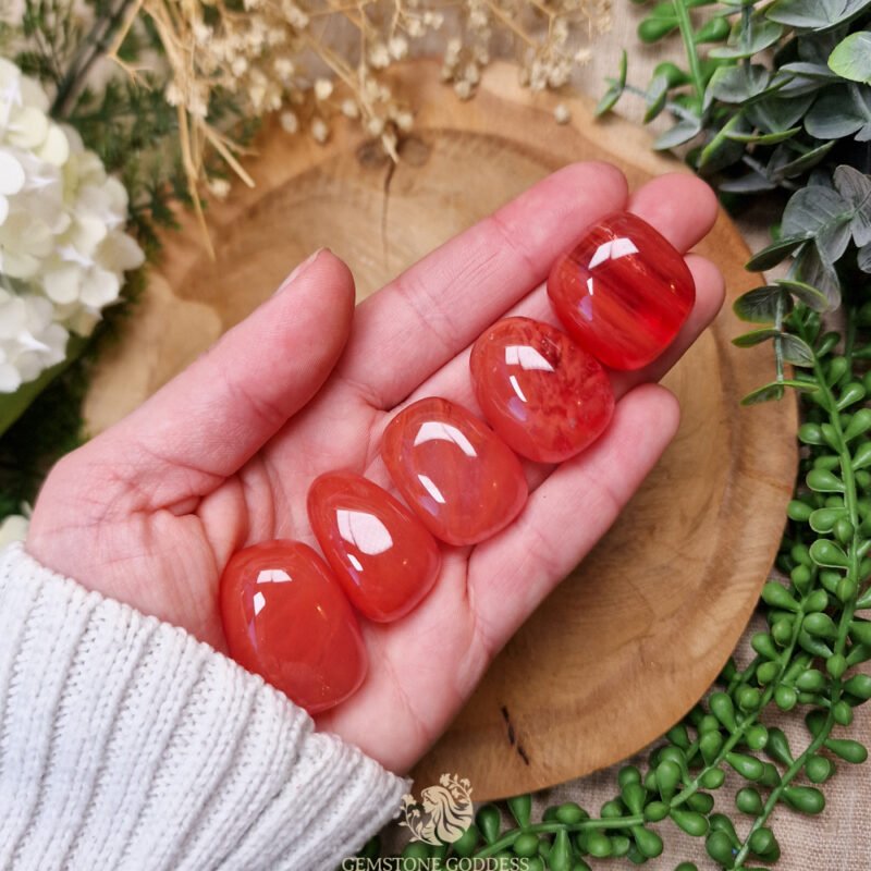 red-smelt-quartz-knuffelsteen-edelsteen