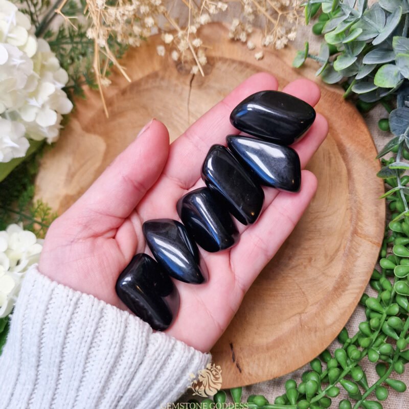 zwarte-jade-knuffelsteen-edelsteen