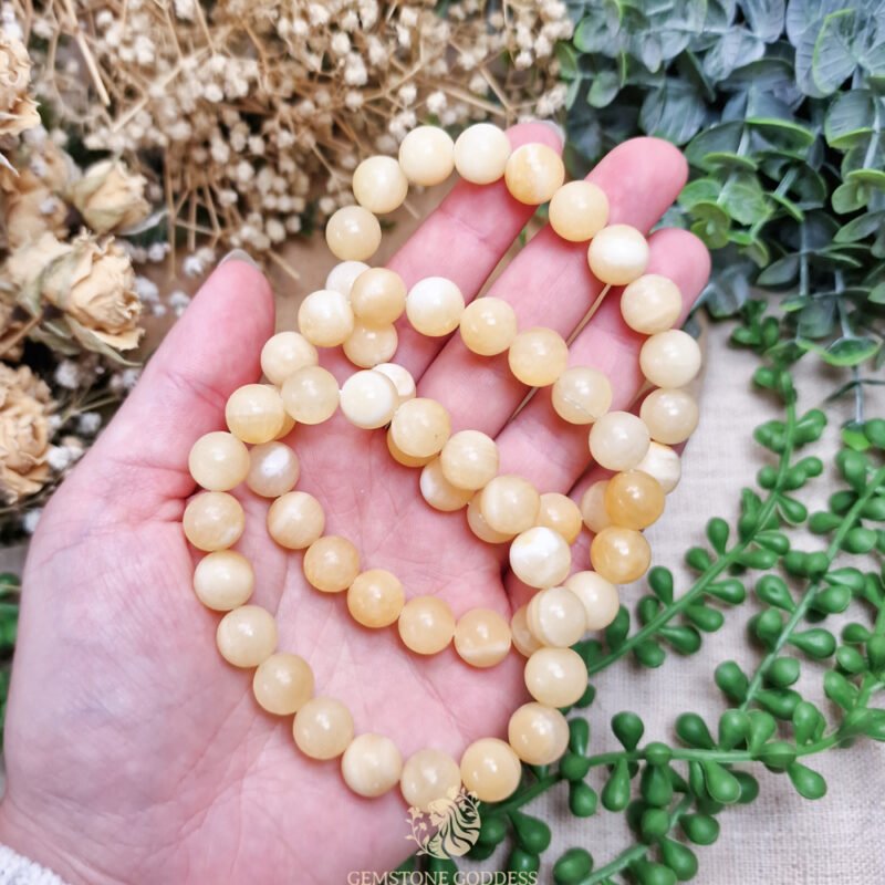 gele-calciet-sieraad