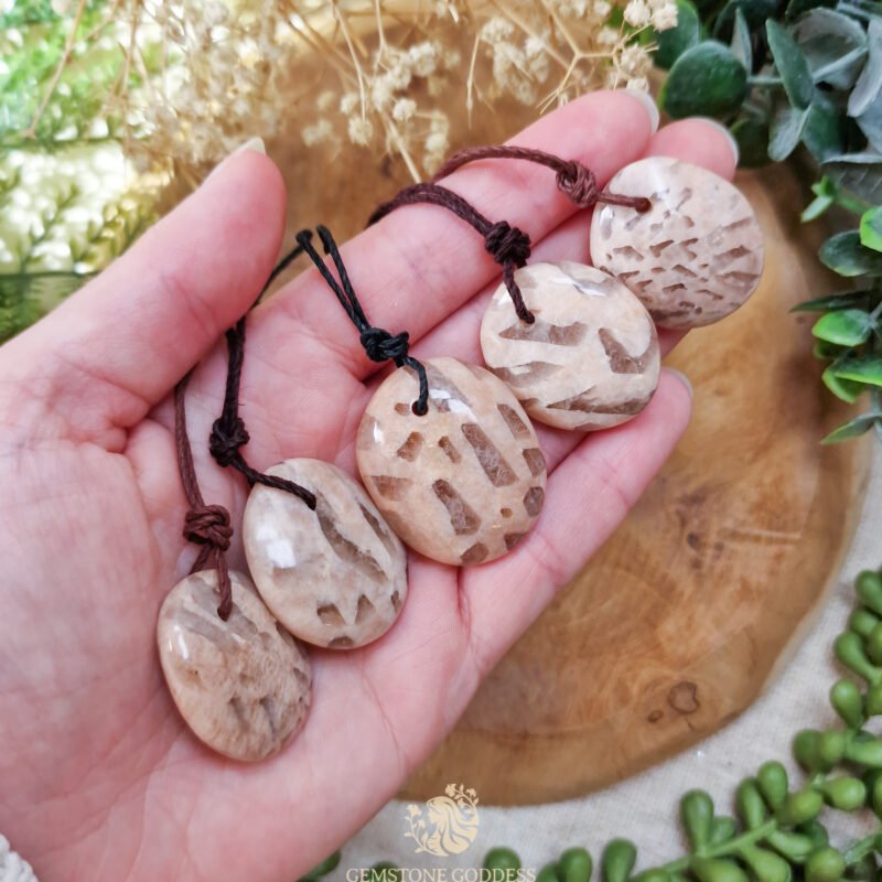 roze-zebradoriet-amulet-sieraad