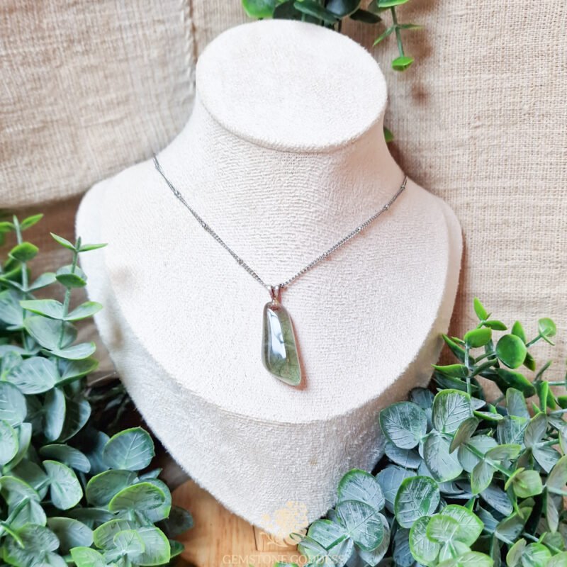 actinoliet-in-kwarts-hanger-met-zilveren-oogje