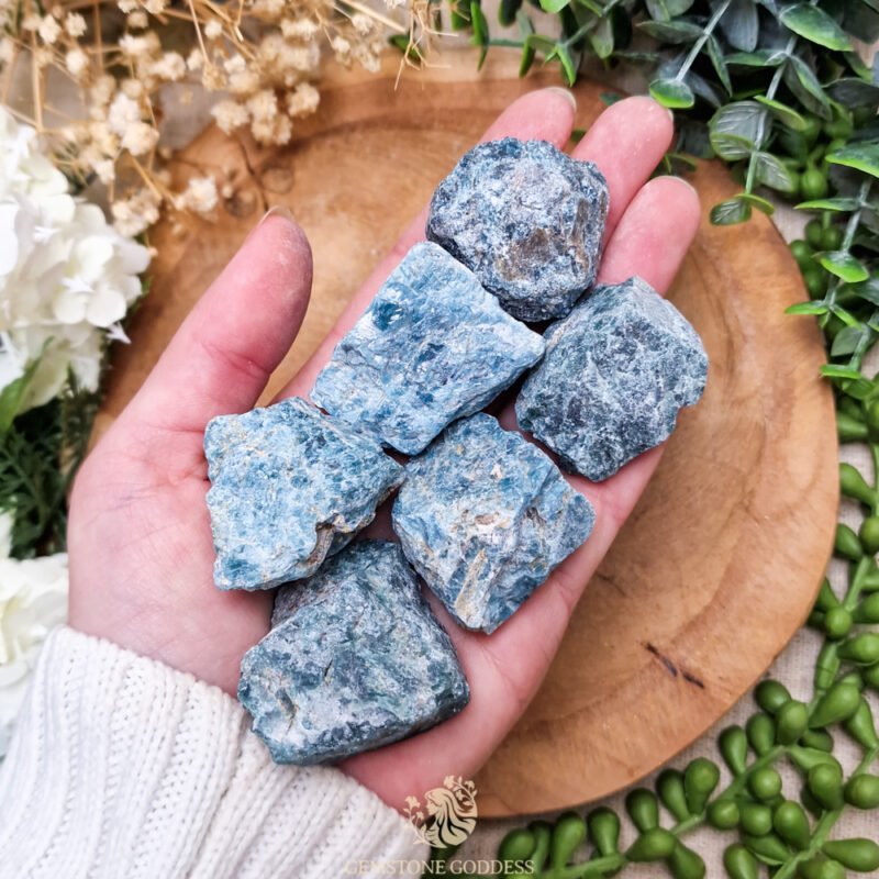 groene-apatiet-ruwe-steen