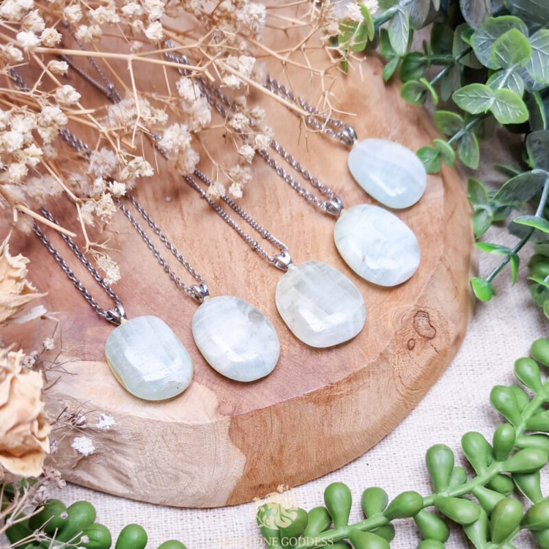 pistache-calciet-zilveren-hanger