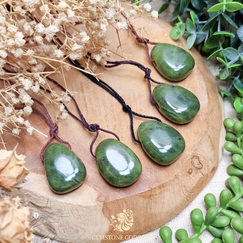 nefriet-jade-hanger